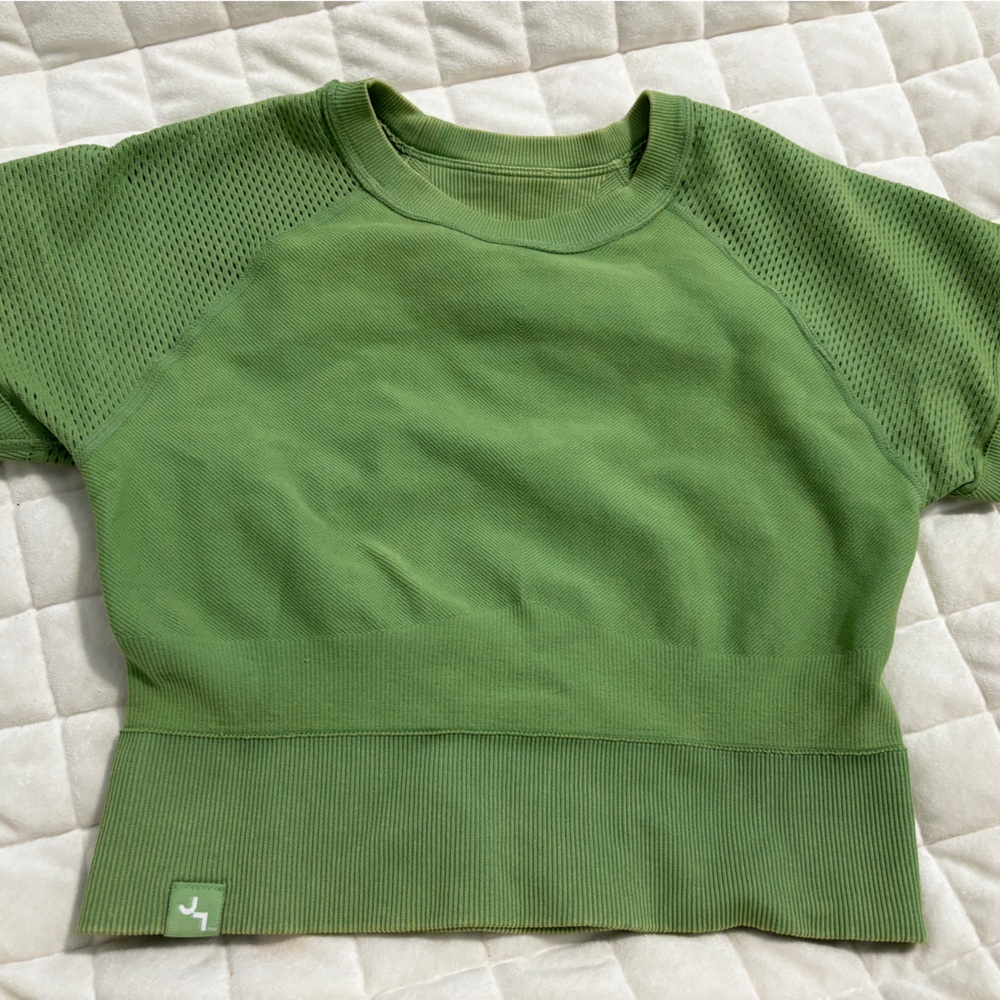 Crop workout top
